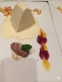 Bourbon-Vanille-Sauce zu süßem Dessert