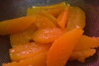 Aromatisierte Früchte mit frischem Pfeffer